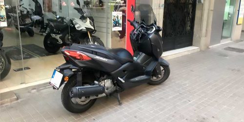 Yamaha-xmax-125-negra-1